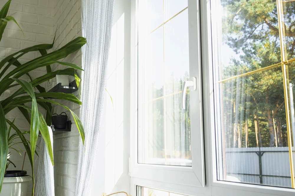 Équipe D'astous Cloutier - Fenêtre avec rideaux ouverts